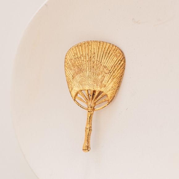 Vintage Mid-Century 1960s Miriam Haskell Brooch Bamboo Floral Hand Fan Pin - Picture 1 of 3